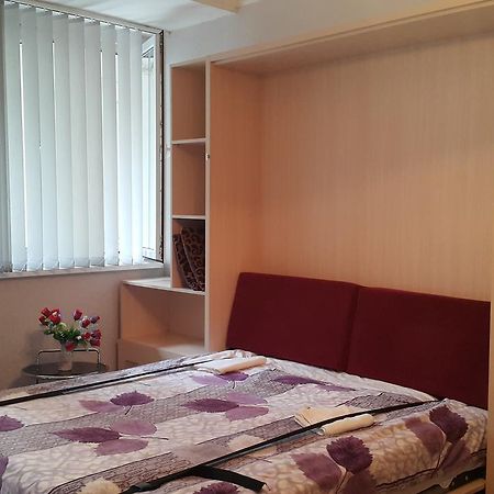 Apartment On Rustaveli Avenue ティビリシ エクステリア 写真