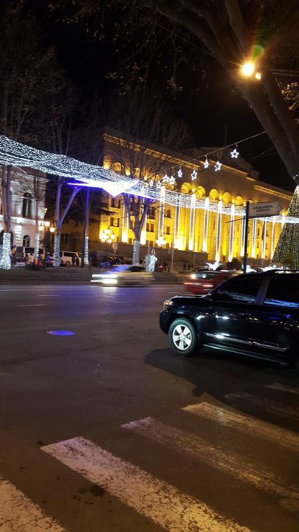 Apartment On Rustaveli Avenue ティビリシ エクステリア 写真