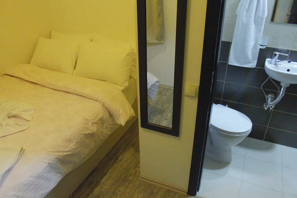 Apartment On Rustaveli Avenue ティビリシ エクステリア 写真