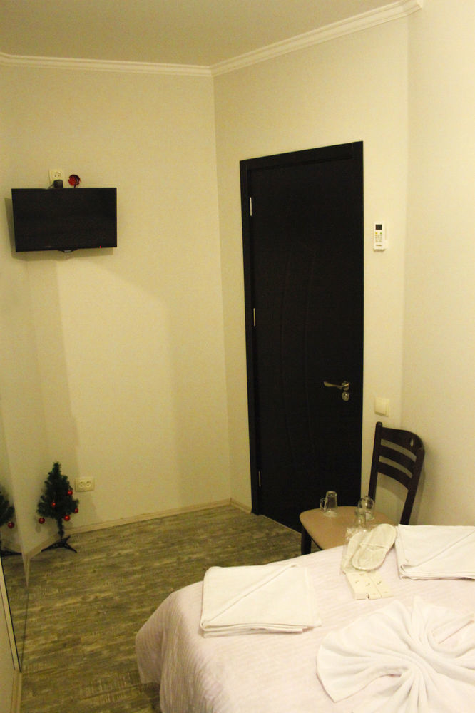 Apartment On Rustaveli Avenue ティビリシ エクステリア 写真