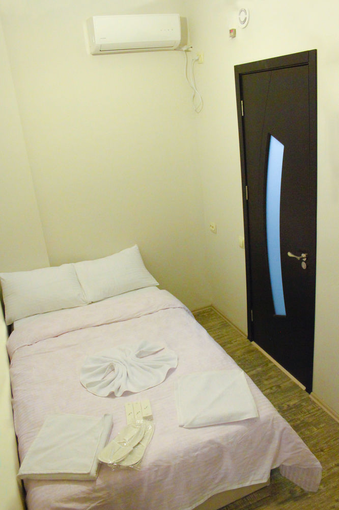 Apartment On Rustaveli Avenue ティビリシ エクステリア 写真