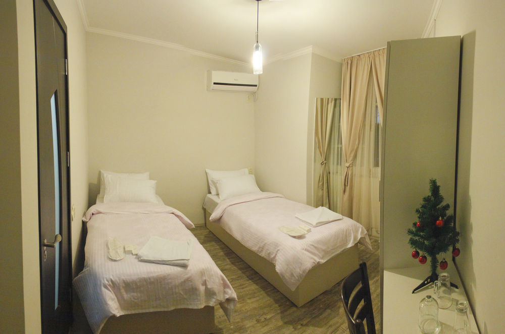 Apartment On Rustaveli Avenue ティビリシ エクステリア 写真
