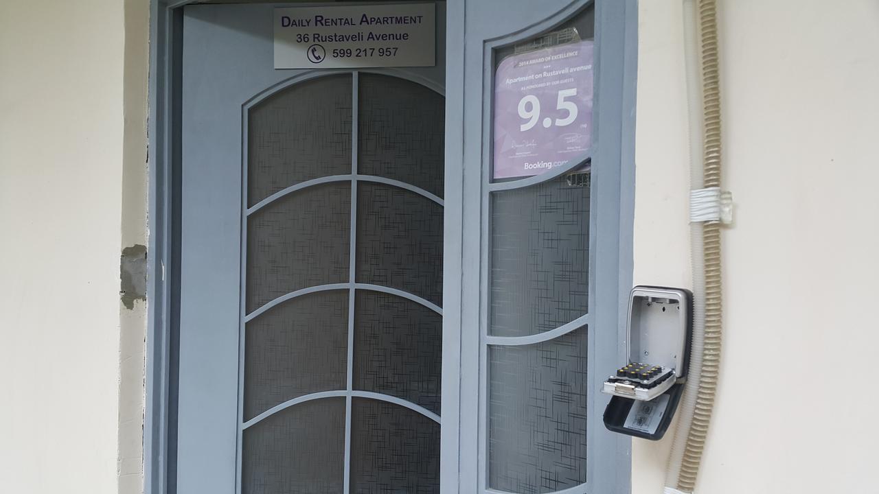 Apartment On Rustaveli Avenue ティビリシ エクステリア 写真